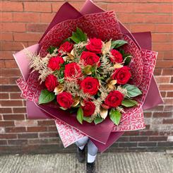 12 Rose Handtied
